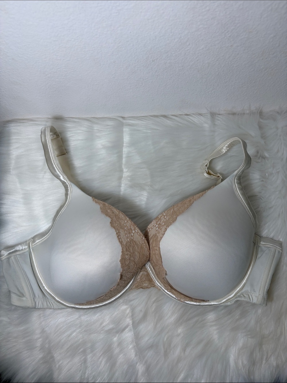 Cacique Cream Lace Trim Underwire Bra